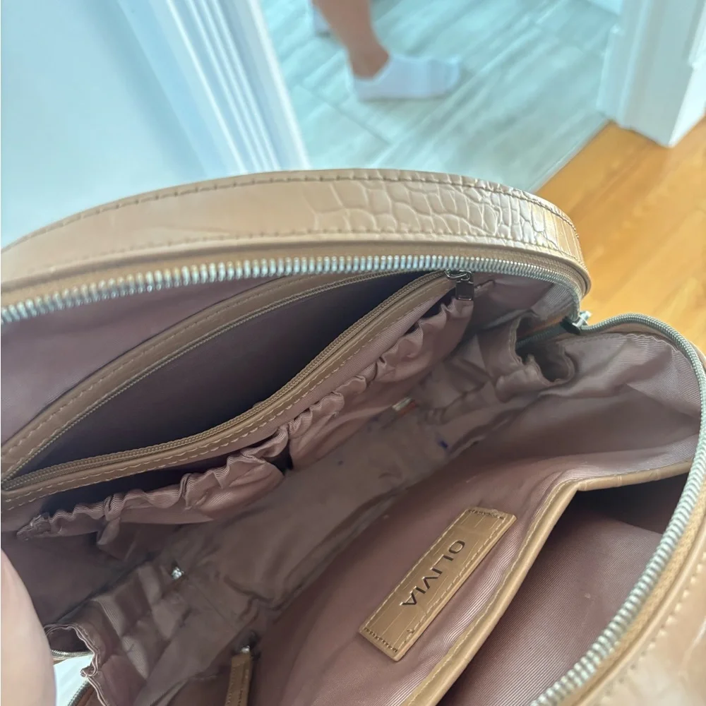 Round Tan Backpack - Picture 4 of 4
